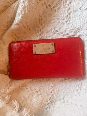 kate spade red patent embossed zip-around wallet with gold plaque